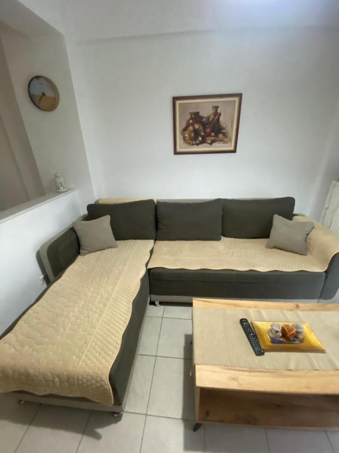 Lovely 2-Bedroom Appartement With Free Parking Agía Triás Luaran gambar