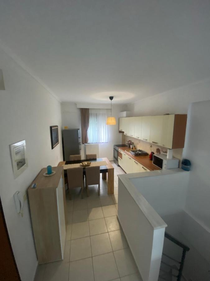 Lovely 2-Bedroom Appartement With Free Parking Agía Triás Luaran gambar